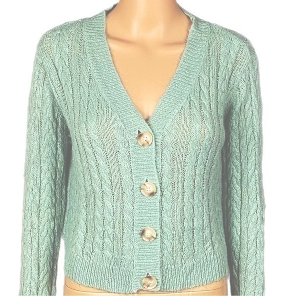 CACHE CACHE ultra soft and cozy cropped, button down sweater. Size Medium. EUC